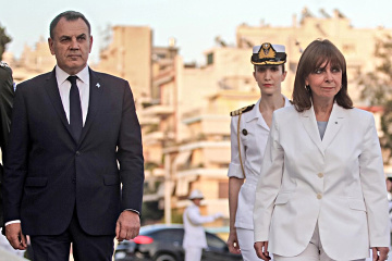 La presidenta y el ministro de Defensa de Grecia llegan a Kyiv