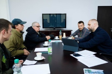 Howard Buffett, Head of Kharkiv RMA discuss mine clearance in region