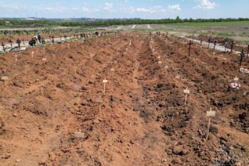 BBC : Plus de 1 500 nouvelles tombes découvertes près de Marioupol 