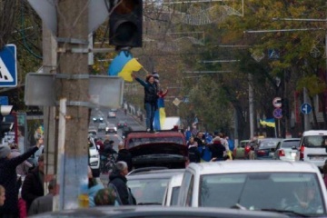ウクライナ大統領府、解放されたヘルソン市の市民の写真を公開
