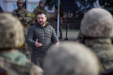 In Kherson, Zelensky meets with troops, takes part in flag-raising ceremony