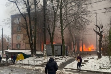 Policía: Misil ruso en Vyshgorod daña cuatro bloques de apartamentos, un jardín de infantes y una escuela