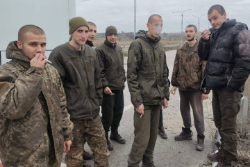ウクライナ、被拘束者交換で解放されたウクライナ軍人とロシア軍人の動画公開