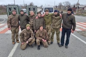 Another 12 Ukrainians returned from Russian captivity