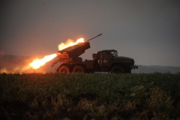 Unidades de misiles y artillería de Ucrania golpean cuatro áreas de concentración del enemigo 