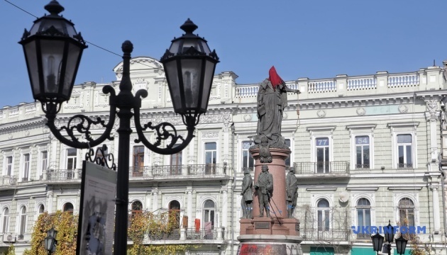 В Одесі знову облили фарбою пам’ятник Катерині ІІ