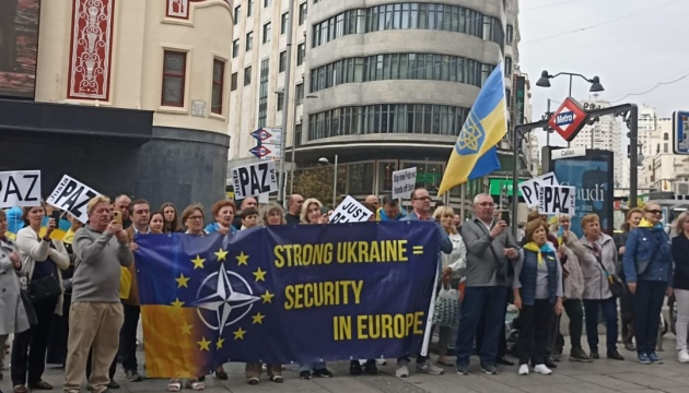 Українці провели в Мадриді віче та ходу на підтримку України
