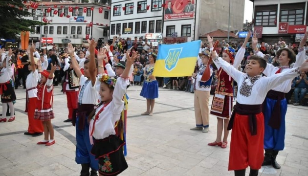 В Анталії відкрили набір у дитячий ансамбль українського танцю