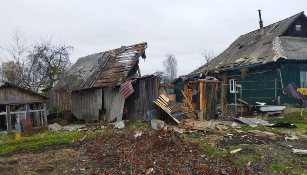 росіяни обстріляли громаду на Сумщині - зруйновані стіни й дахи будинків