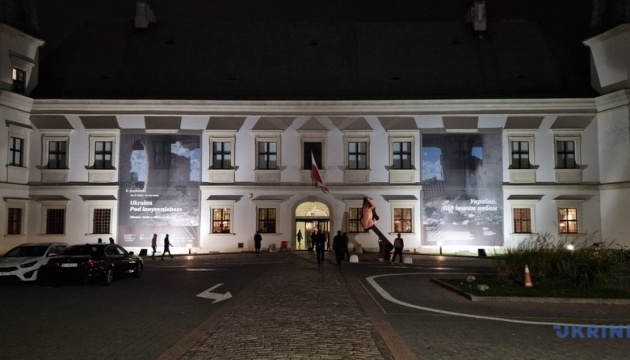 У Варшаві відкрилася виставка українського мистецтва доби війни