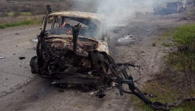 Civilian car struck with Russian anti-tank shell in Kharkiv region