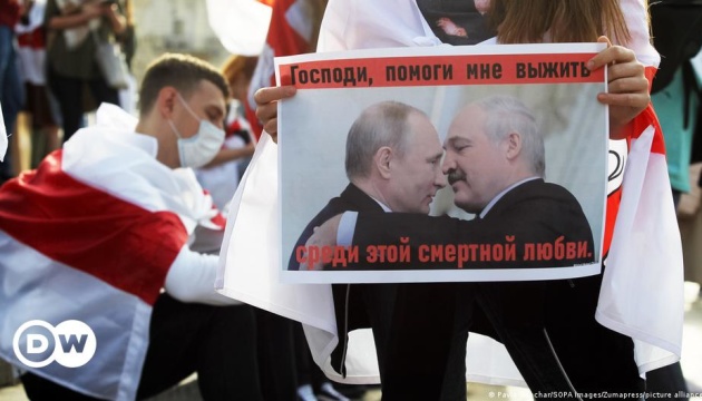 кремль ґвалтує білоруську «молодшу сестру»: дайджест пропаганди за 7 листопада