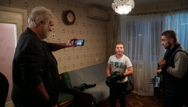 Зюбіна і Хостікоєв знялися у кліпі проєкту допомоги дітям, які втратили батьків під час війни