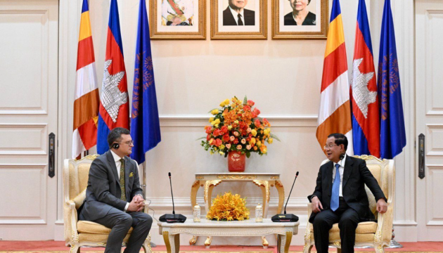 クレーバ宇外相、フン・セン・カンボジア首相と会談