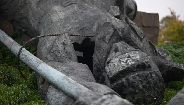 На Закарпатті демонтували пам'ятник радянському солдату