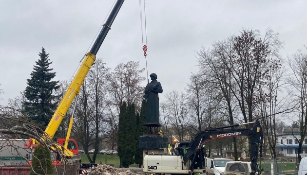 У Латвії триває демонтаж останнього великого пам'ятника радянській армії