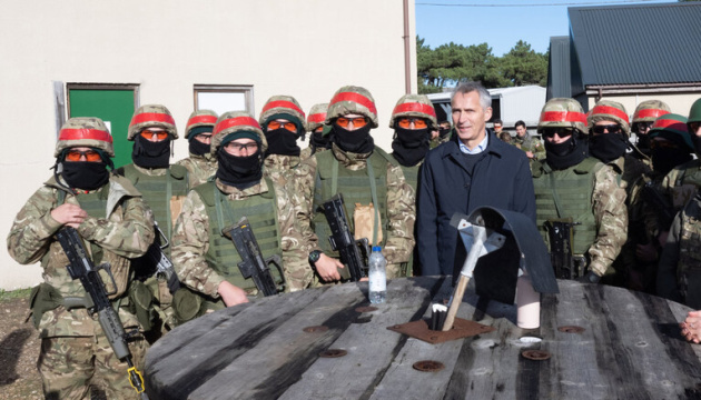 Генсек НАТО позитивно оцінив тренування українських військових у Британії