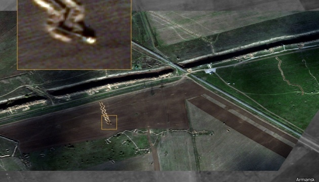 ロシア軍、占領下ウクライナ南部のクリミア・ヘルソン州間に複数塹壕設置