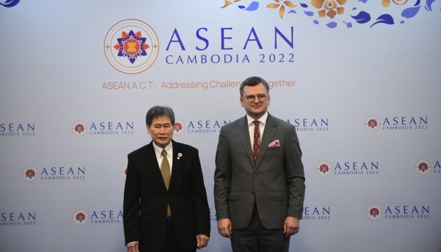 Le ministre des affaires étrangères Kouleba a rencontré le secrétaire général de l'ASEAN