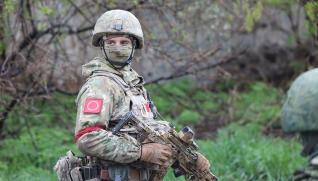 Guerre en Ukraine : Des militaires russes ont fusillé deux civils dans la région de Kherson 
