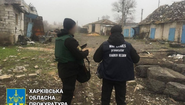 Leichen von vier Menschen, die durch russische Raketenangriffe getötet wurden, in Oblast Charkiw exhumiert
