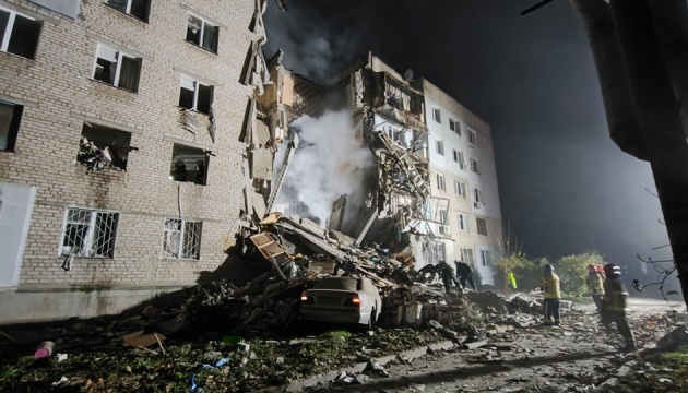 Кількість жертв обстрілу п'ятиповерхівки у Миколаєві зросла до п'яти