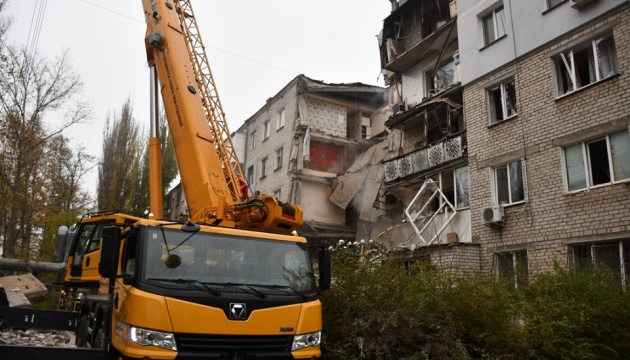 Death toll from Russian attack on five-story building in Mykolaiv rises to seven - Kim