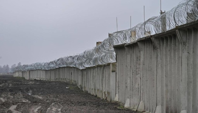 ウクライナ、ベラルーシとの国境に柵を建設中
