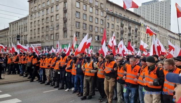 У Варшаві на Марш із нагоди Дня незалежності вийшли десятки тисяч людей 