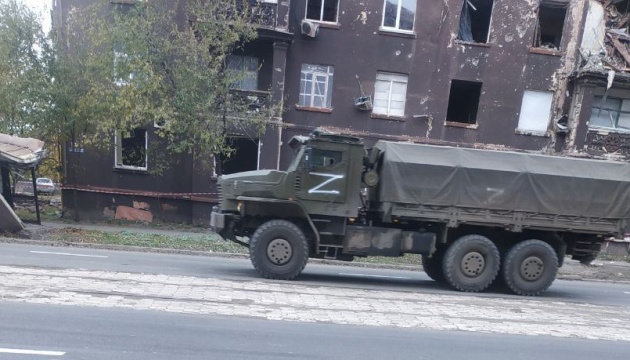 Russen verlegen Kriegsgerät in Norden des Rayons Mariupolskyj 