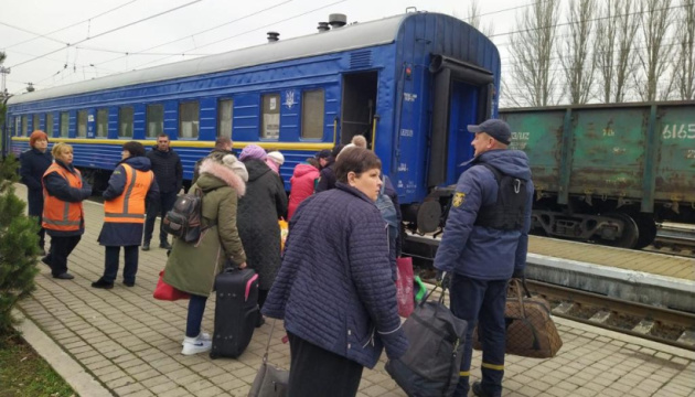 На Львівщину з епіцентру бойових дій евакуювали ще понад 100 людей
