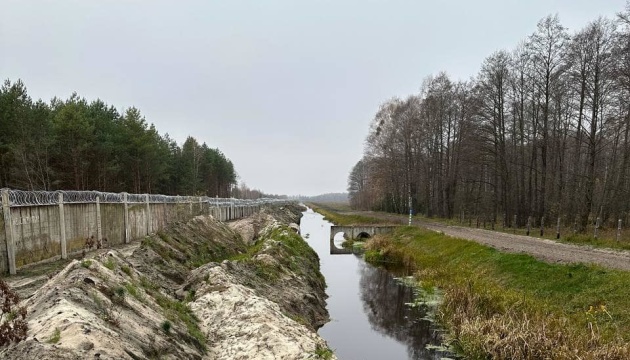 La Oficina del Presidente publica un vídeo mostrando la construccion del muro en la frontera con Belarús