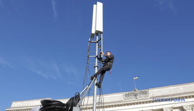 У Херсоні розгорнули перші базові станції мобільного зв'язку