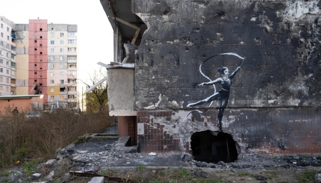 匿名アーティストのバンクシー、ウクライナでの７点の壁画作成を認める