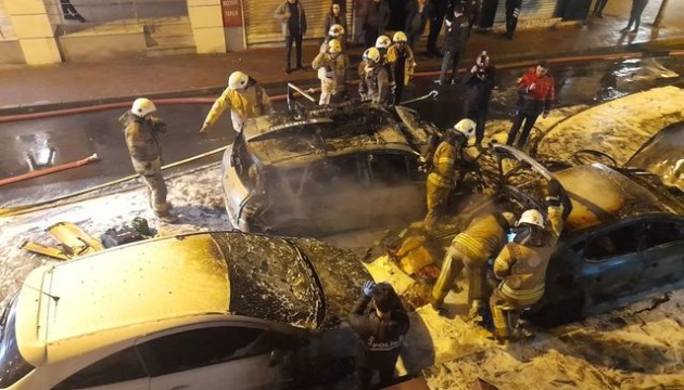 У Стамбулі горіли автівки та лунали вибухи