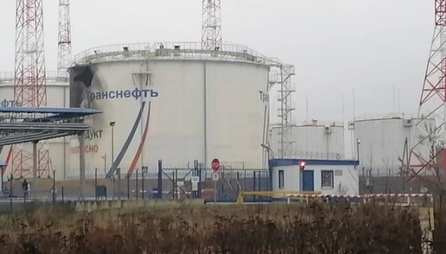 В Орловській області рф вибухнула нафтобаза, влада каже про атаку безпілотника