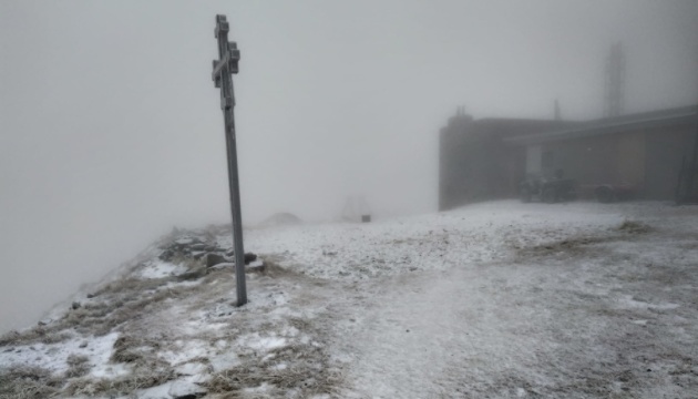 У Карпатах - сніг, температура повітря знизилася до -1°С