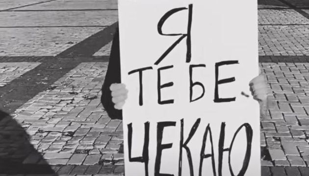 Пів року у лапах ворога: Асоціація родин захисників «Азовсталі» запускає флешмоб