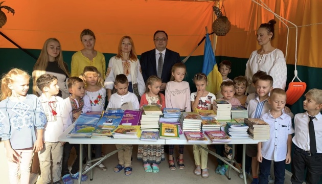 Українська початкова школа на Кіпрі отримала підручники
