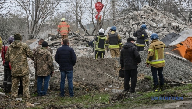 Під завалами будинку на Запоріжжі знайшли тіла шістьох загиблих