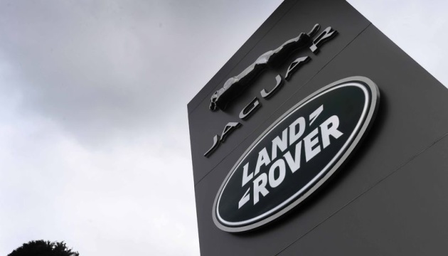 Jaguar Land Rover зацікавився звільненими працівниками Twitter і Facebook