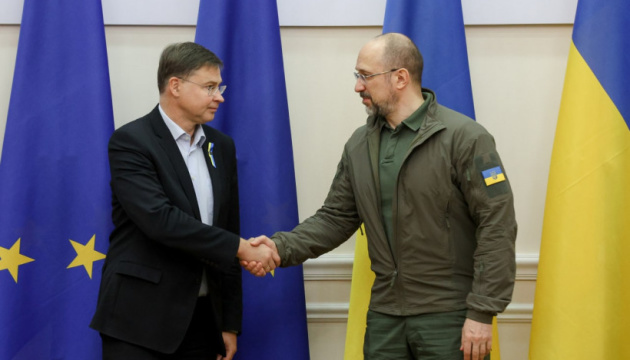 Zelensky, Dombrovskis discuss financial assistance to Ukraine