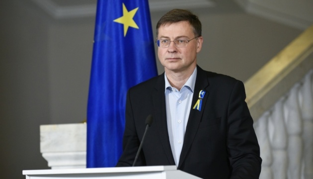 Домбровскіс: Ми не можемо дозволити одній країні зірвати надання Україні €18 мільярдів