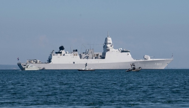 російські літаки виконали небезпечний маневр біля кораблів НАТО у Балтійському морі