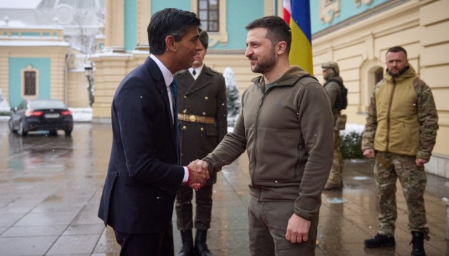 Zelensky discusses further defense cooperation with Sunak