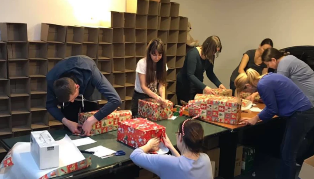«Свята без тата»: волонтери планують роздати різдвяні подарунки усім дітям в Україні