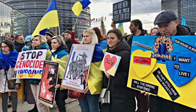 Українська акція у Страсбурзі: Скільки ще злочинів має скоїти росія?