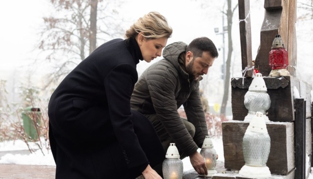 Presidential couple commemorates Heroes of Heavenly Hundred