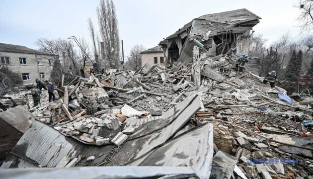 ロシア軍、ウクライナ南部・東部の町を攻撃　市民３名死亡