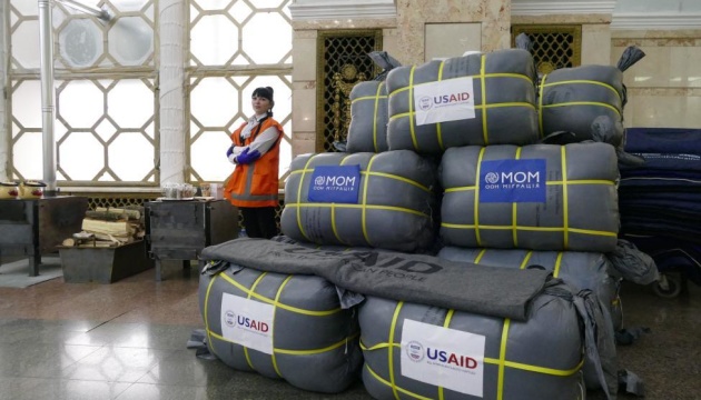 Укрзалізниця отримала 22,5 тисячі теплих ковдр від бюро USAID у рамках проєкту МОМ